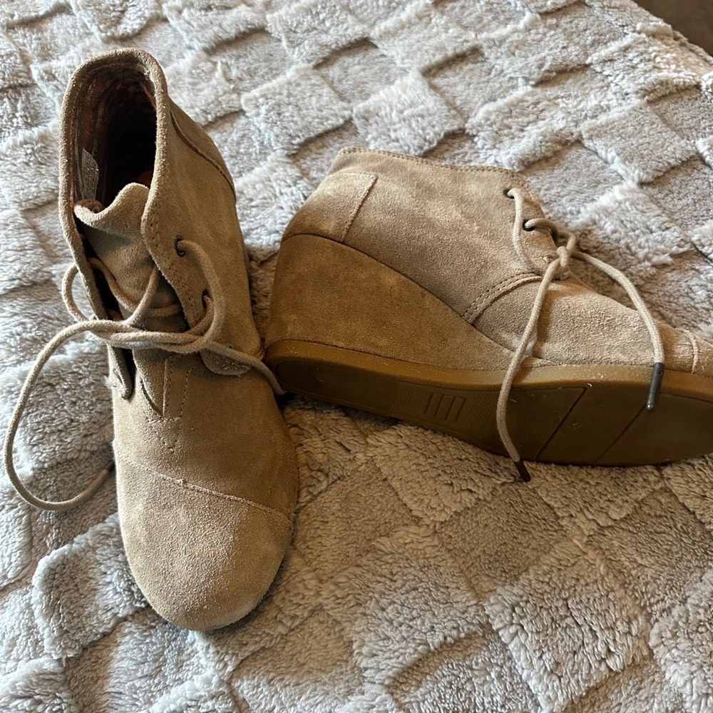 Women's Tan Suede Wedge Ankle Boots
